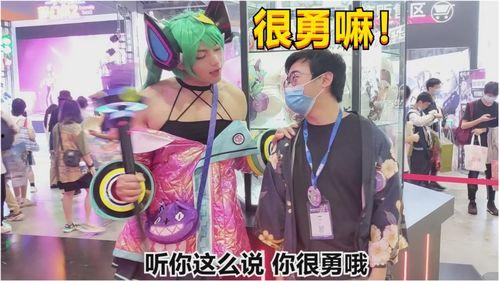 漫展吃瓜原视频,吃瓜群众围观精彩瞬间，还原现场热辣瞬间