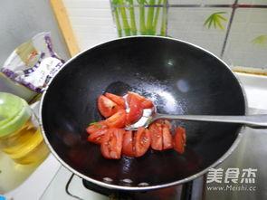 给小瓜吃番茄的视频,小瓜品尝番茄美味瞬间