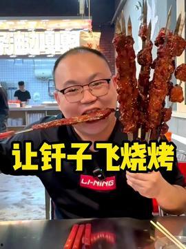 偷瓜边摘边吃视频,趣味视频走红网络