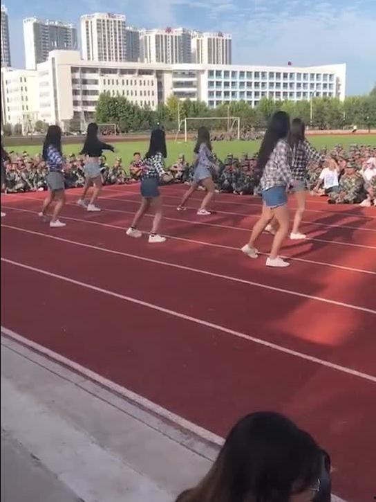 军训吃瓜跳舞视频大全图片,吃瓜跳舞瞬间，欢乐集结图鉴