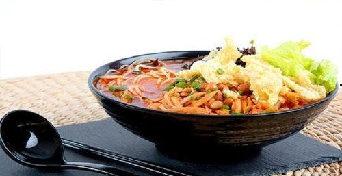 瓜妈带娃吃螺蛳粉视频,亲子美食之旅欢乐多