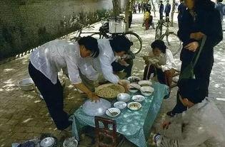 西安广场吃瓜事件视频,一场引发热议的网络围观