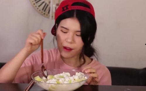 韩国人吃冰哈密瓜视频,韩国人夏日新宠——冰镇哈密瓜大挑战