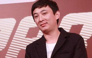 刘强东吃瓜搞笑视频,笑料百出，网友直呼“太欢乐”